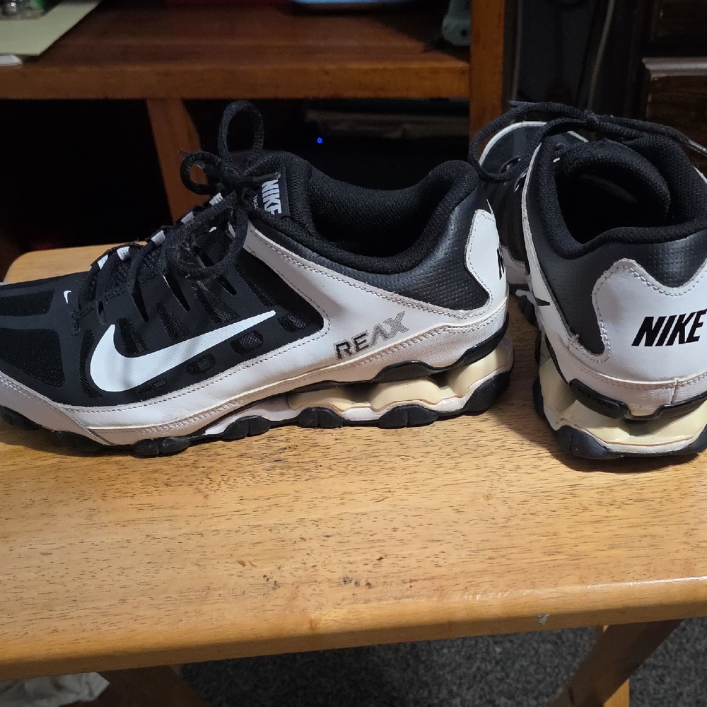Nike Black and White REAX 8 TR Athletic Shoes for Ultimate Performance